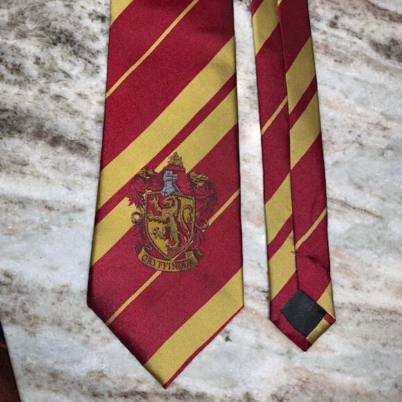 Harry Potter Gryffindor Tie - Picture 1 of 7